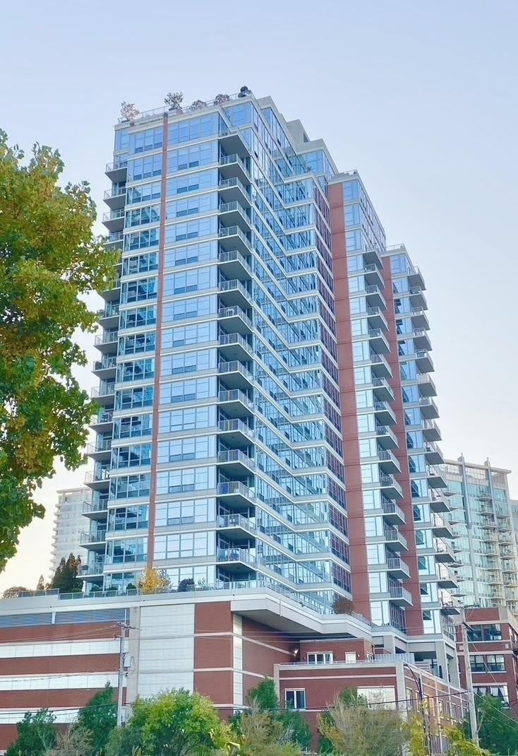 1600 S Prairie Avenue – photo 1