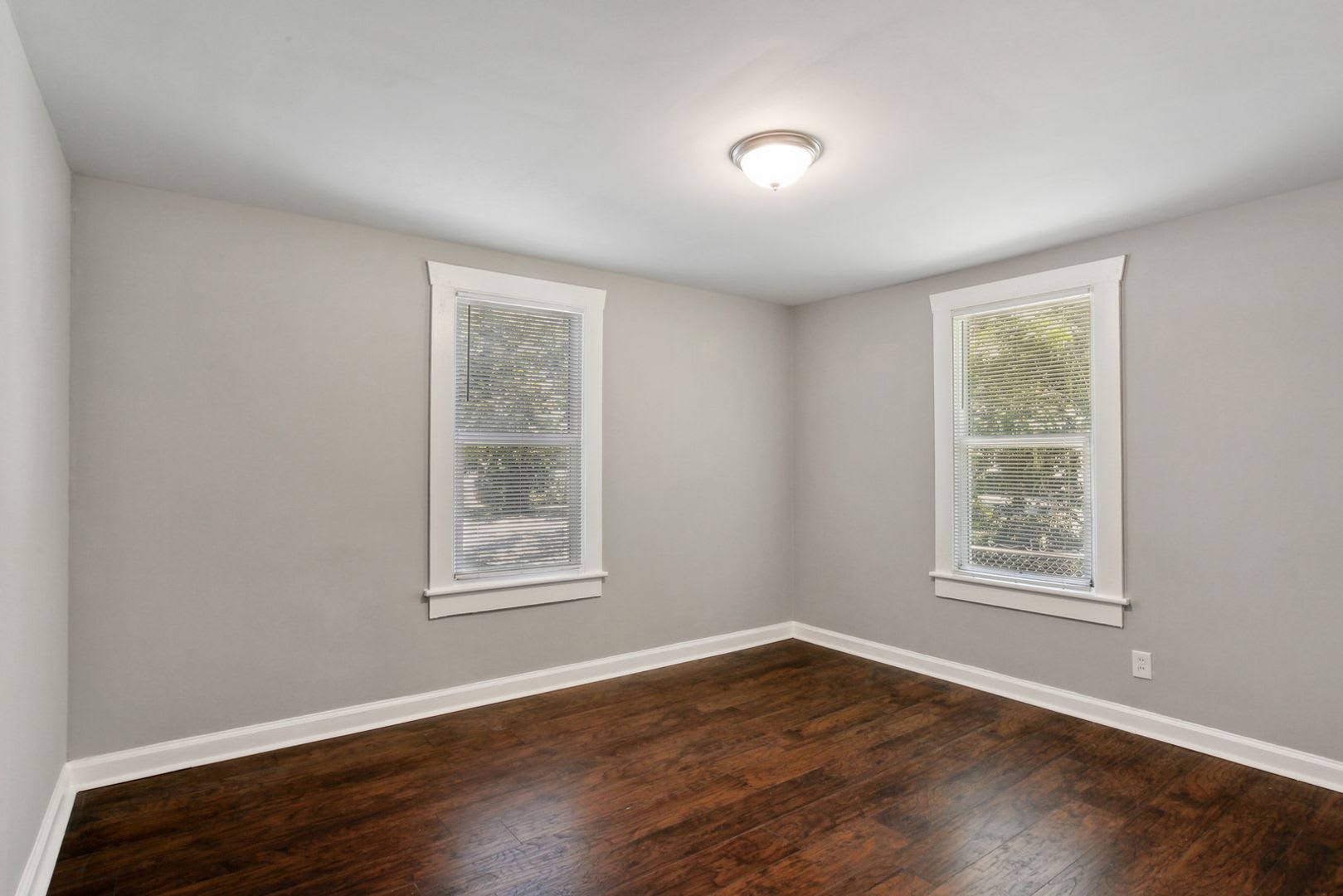 Large 4BR/2BA Home Walking Distance to Daffin Park – photo 5