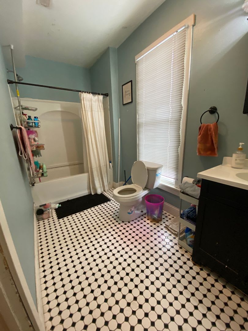 4 000 8 Bedroom 2 Bathroom Single Family Home No Pets Available For August 1St 2026 Move In – photo 1