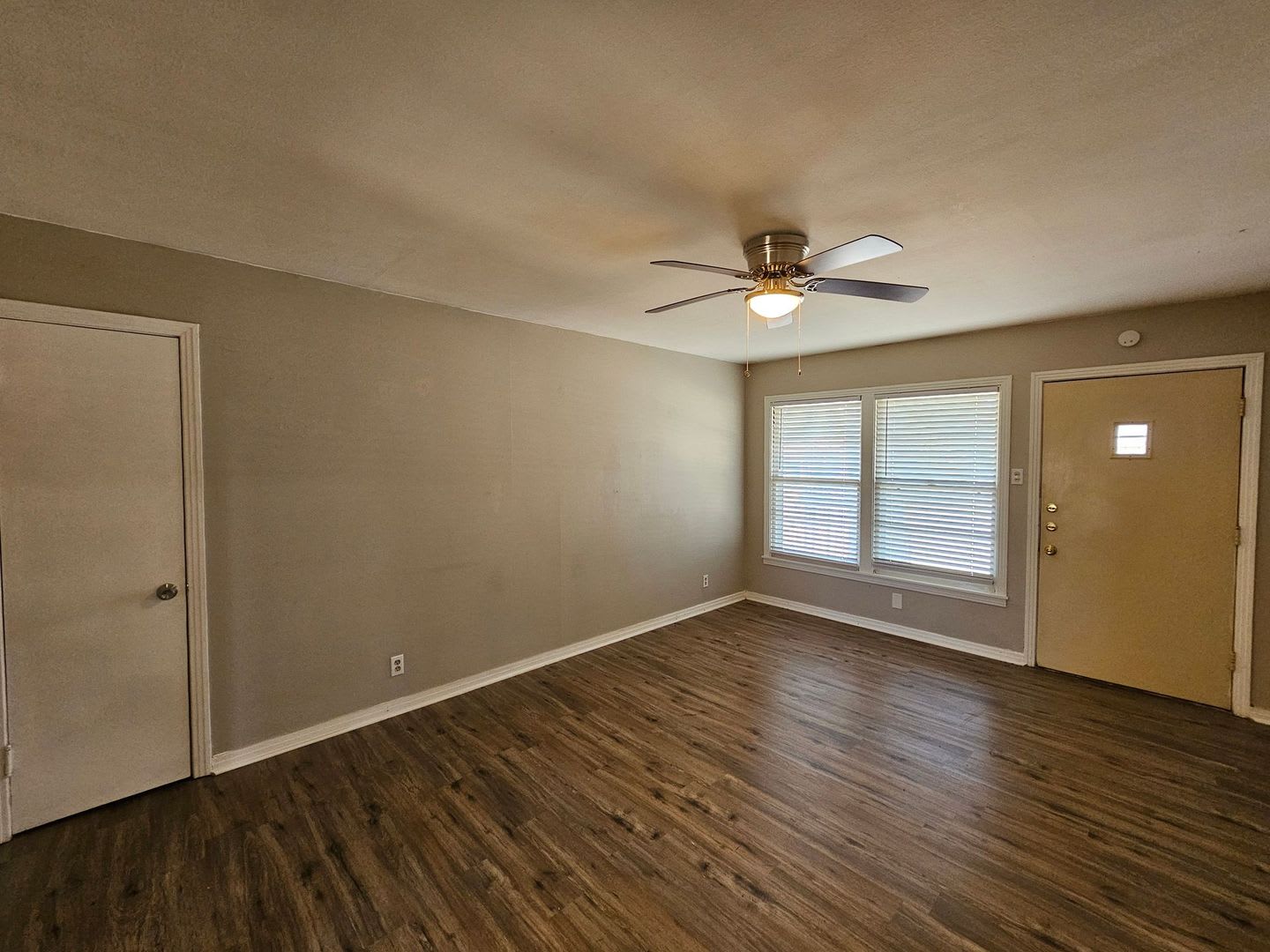 BACK TO SCHOOL RENT SPECIAL – photo 2