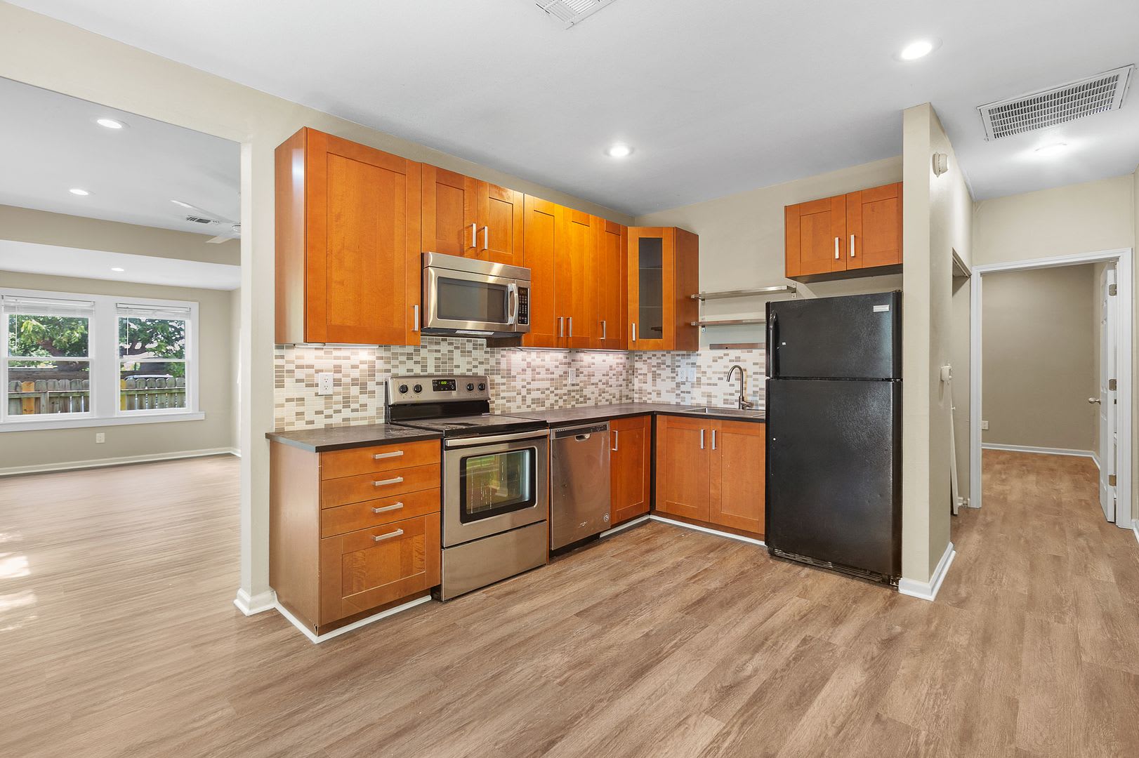 333 W Hutchison Live Work Play – photo 1