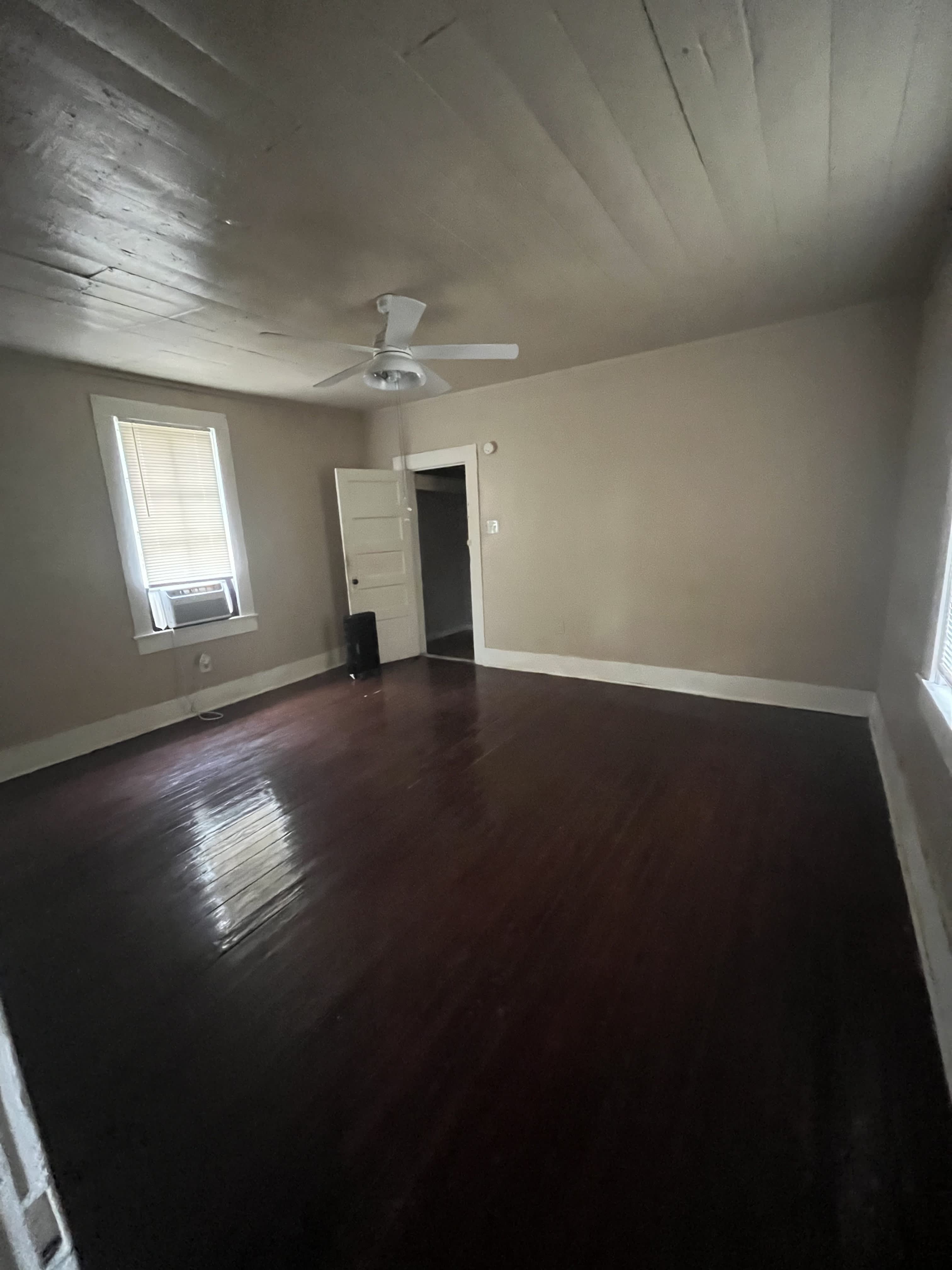 307 E Lambert St – photo 3