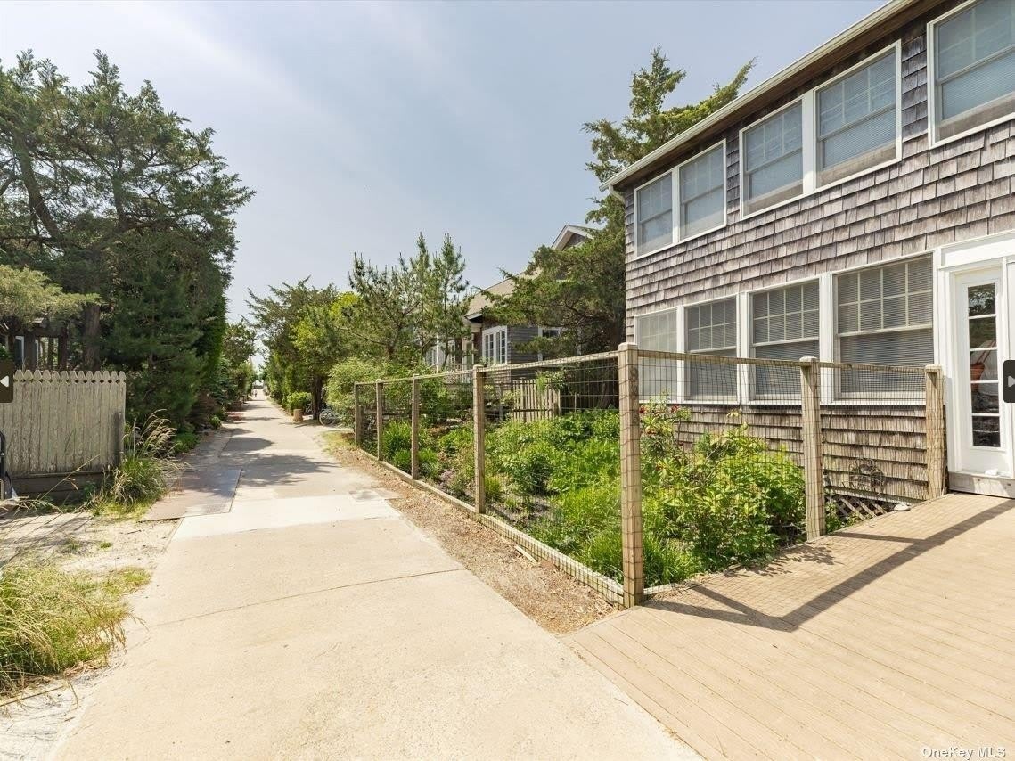 993 Surfview Walk – photo 2