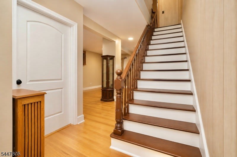 425 Davis Ave – photo 3