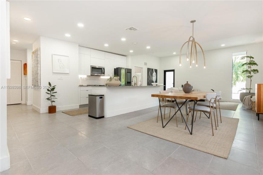 14000 NE 16th Ct – photo 2
