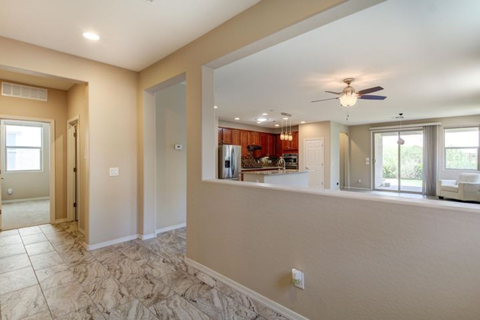 Gorgeous 3 bedroom, 2 bath plus a den on a premium view lot! – photo 4