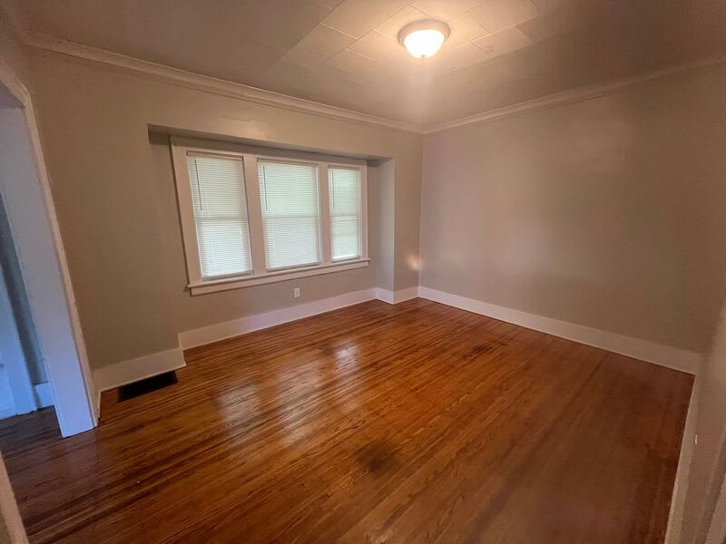 1066 Bay St – photo 3