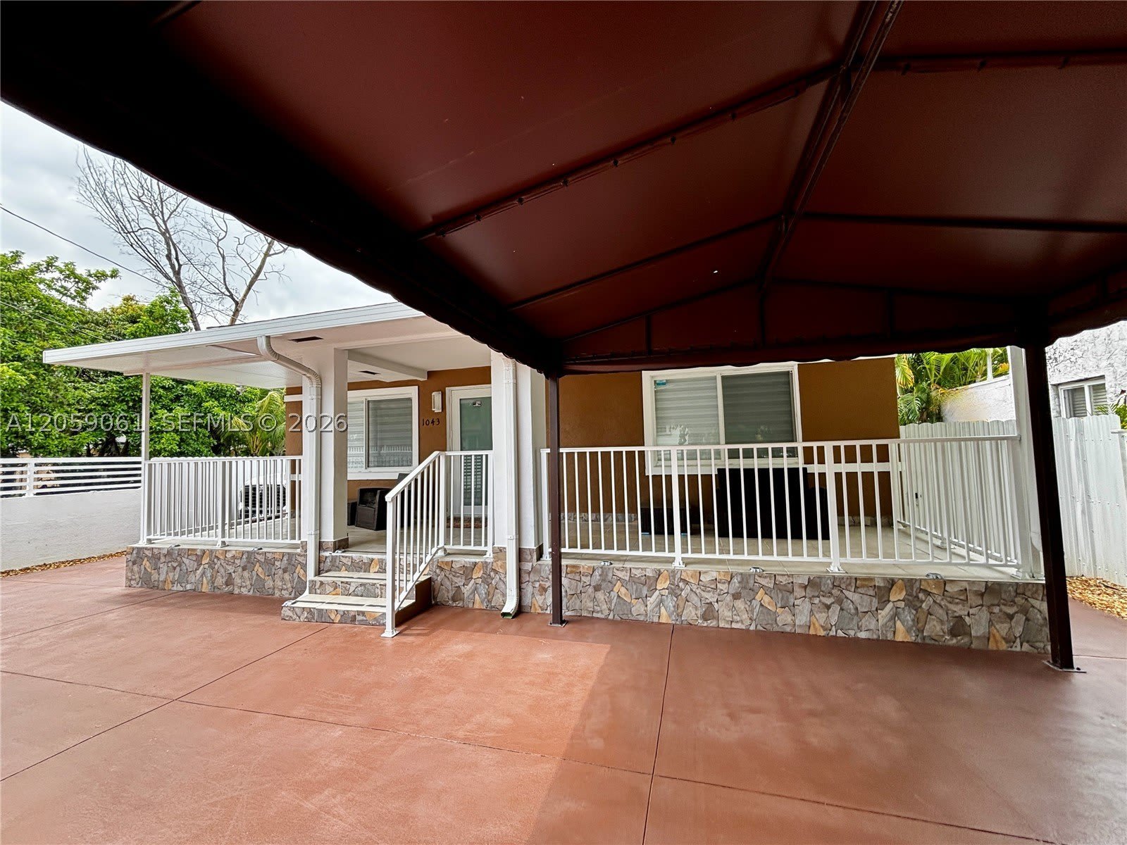 1043 NW 33rd St – photo 3