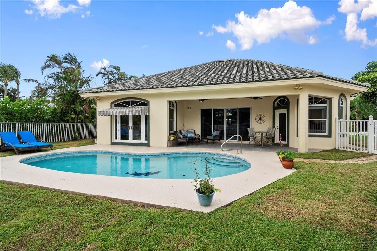 72 Waterway Road – photo 1