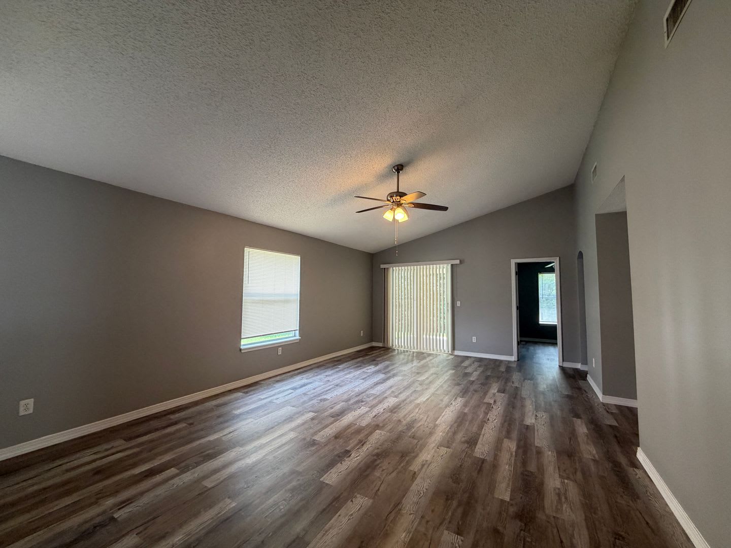 Cottage Style Home in Savannah Trace – photo 2