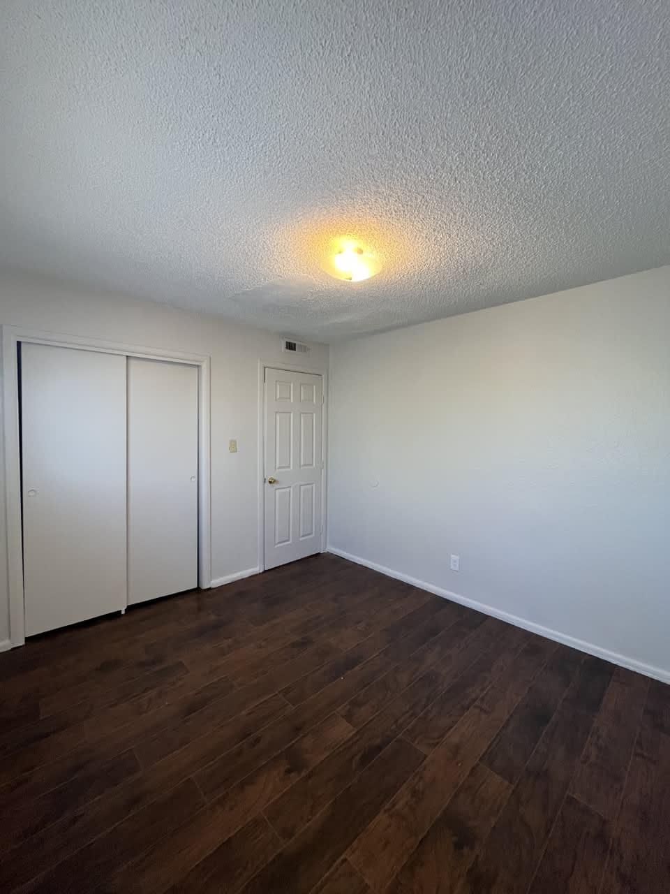 324 Vermont Street Northeast – photo 2
