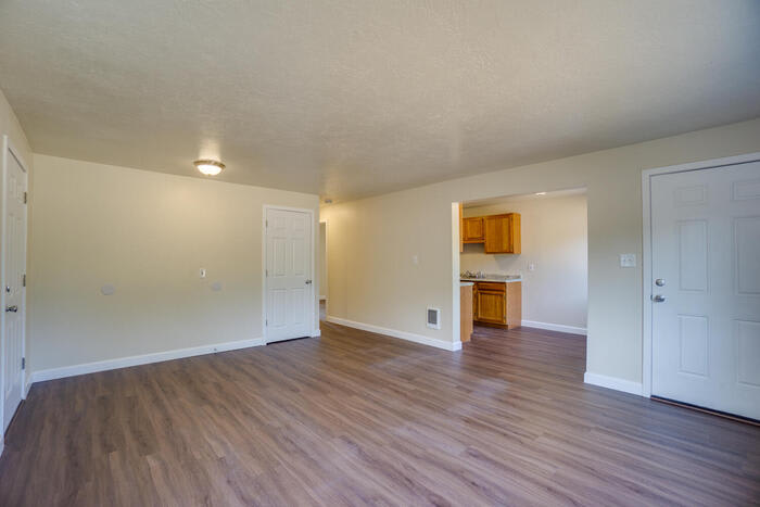 621 Martin Way – photo 3