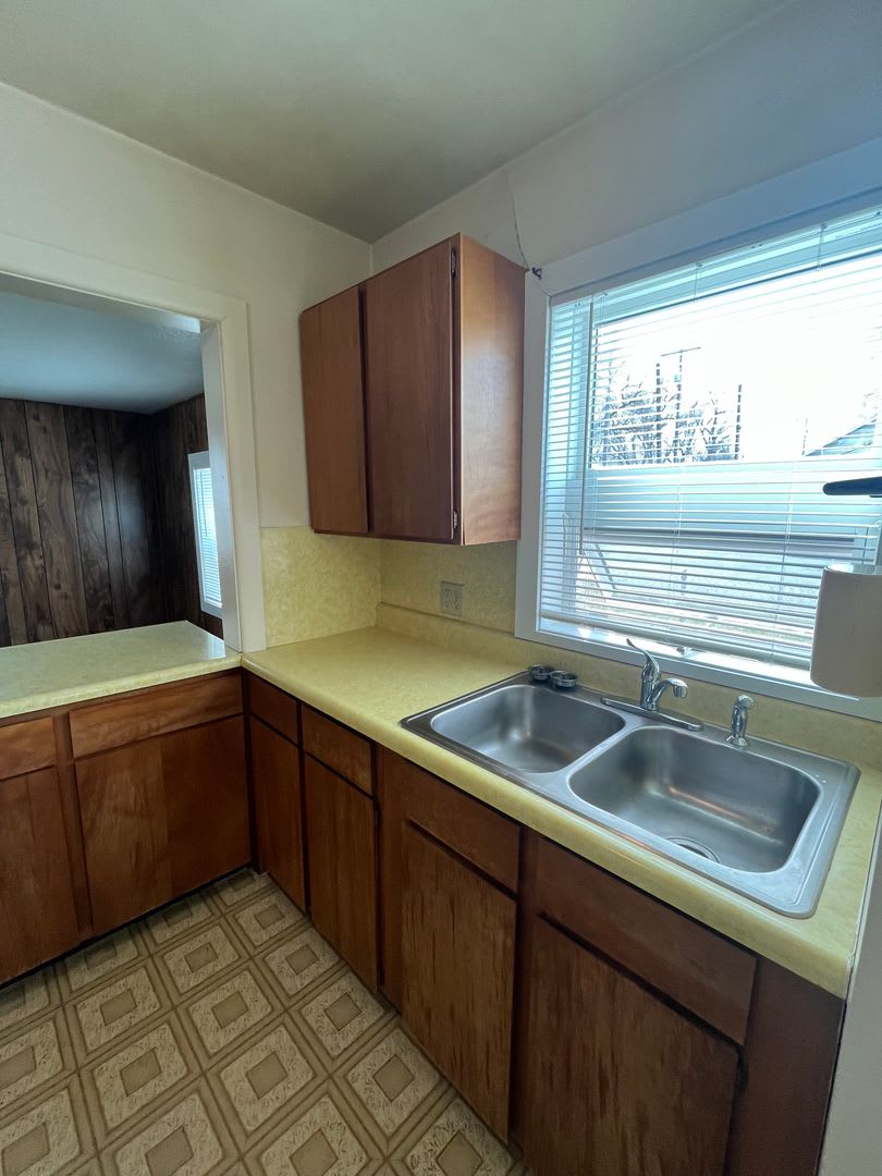 Centrally Located 1 Bedroom House – photo 2