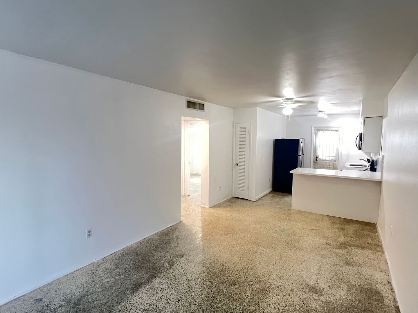 Spacious Upgraded Two Bed One Bath Unit Located In The Heart Of Little Havana The Building Has A Washer And Dryer On Site – photo 3
