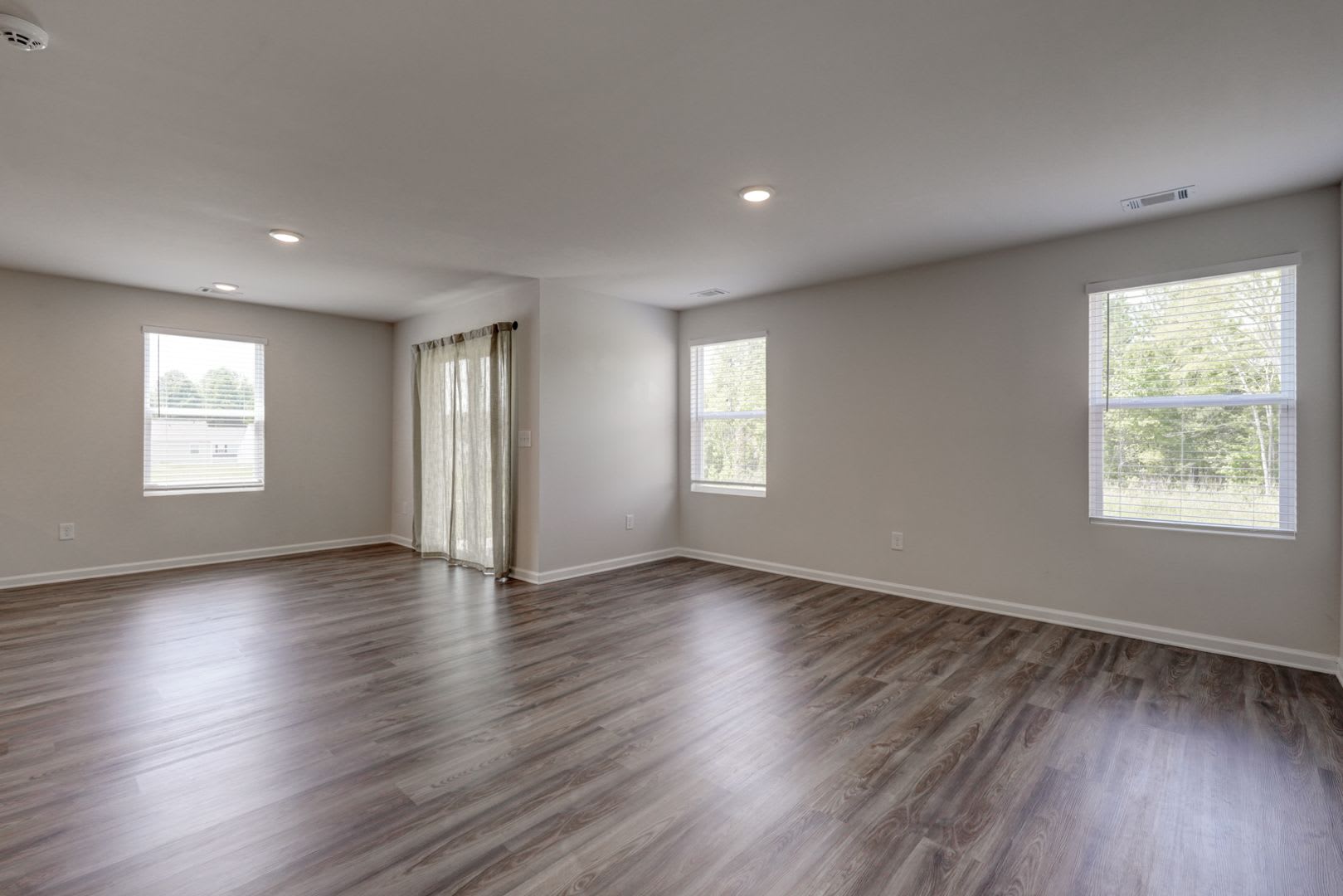 220 Ingleby Road Available Now – photo 4