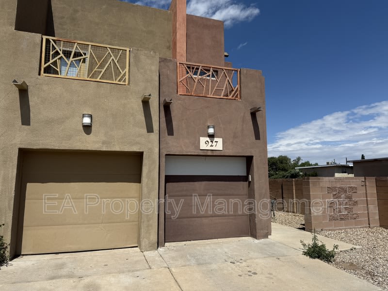 927 Tieran Ct NE – photo 2