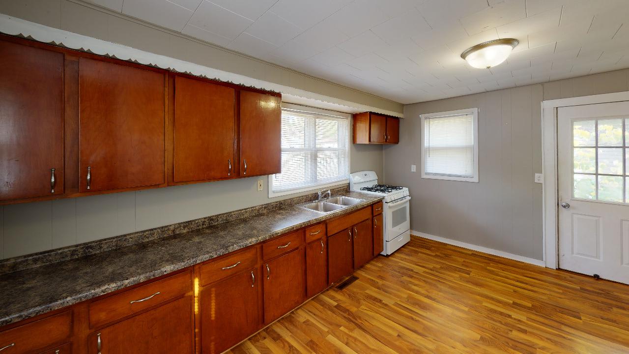 341 W Chamberlin ST. – photo 5
