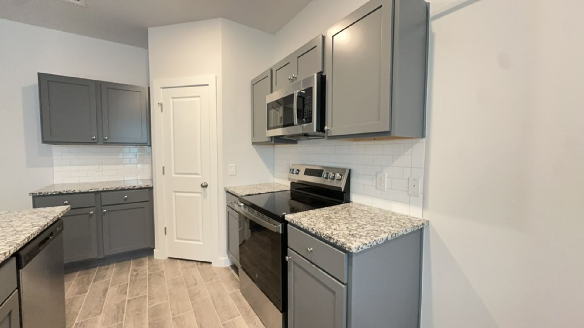 Beautiful 3 Bedroom, 2 Bathroom on a 1.91 Acre Lot in Ridge Creek Addition! – photo 4