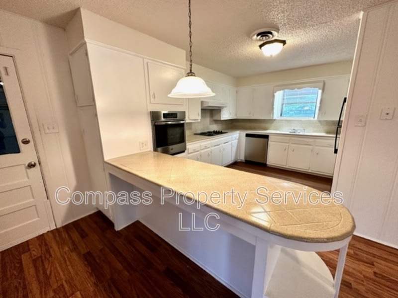 1400 Royal Oaks Dr – photo 3