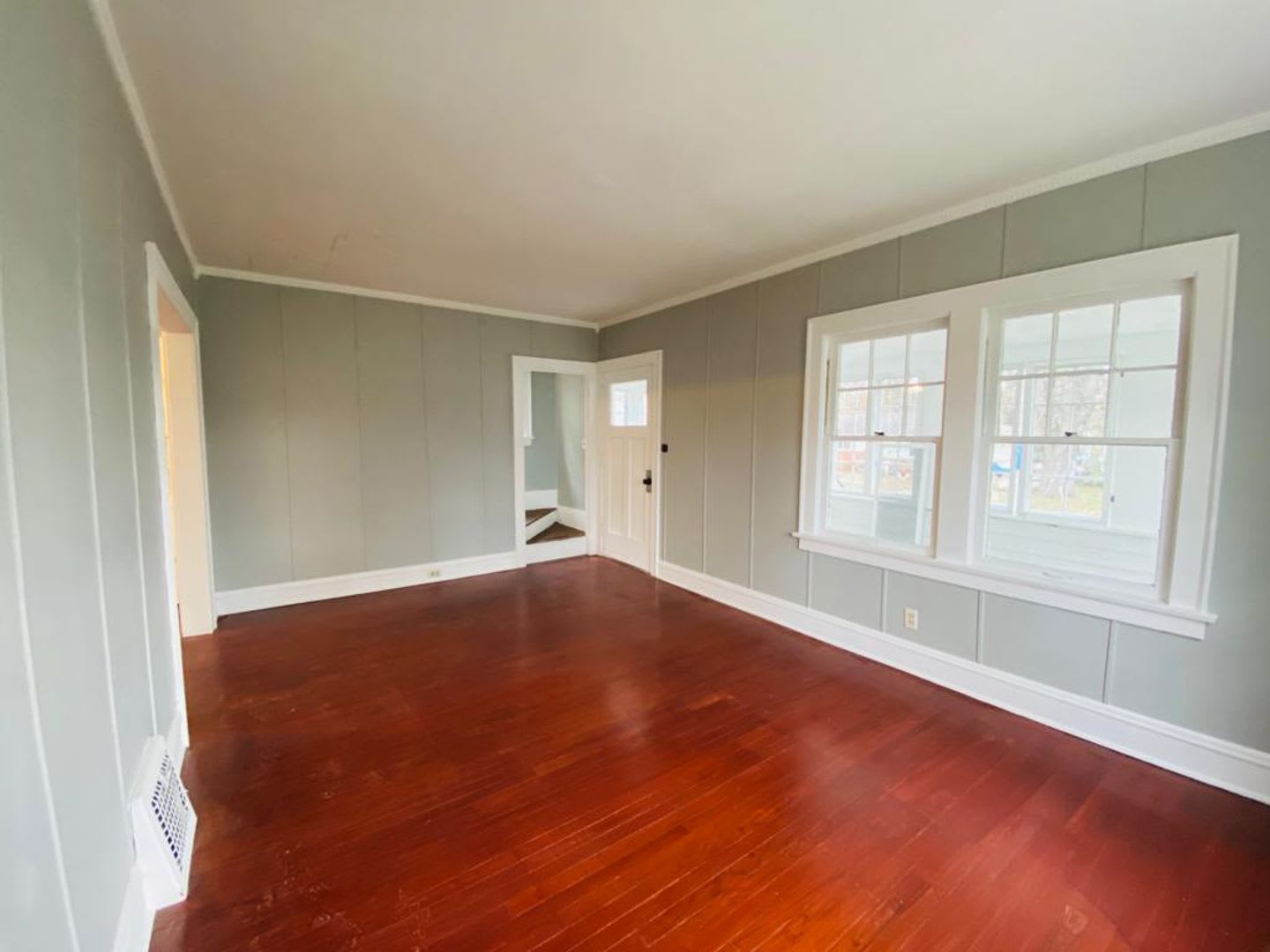 Spacious 3-Bedroom Mentor Home with Hardwood Floors and Garage – photo 3