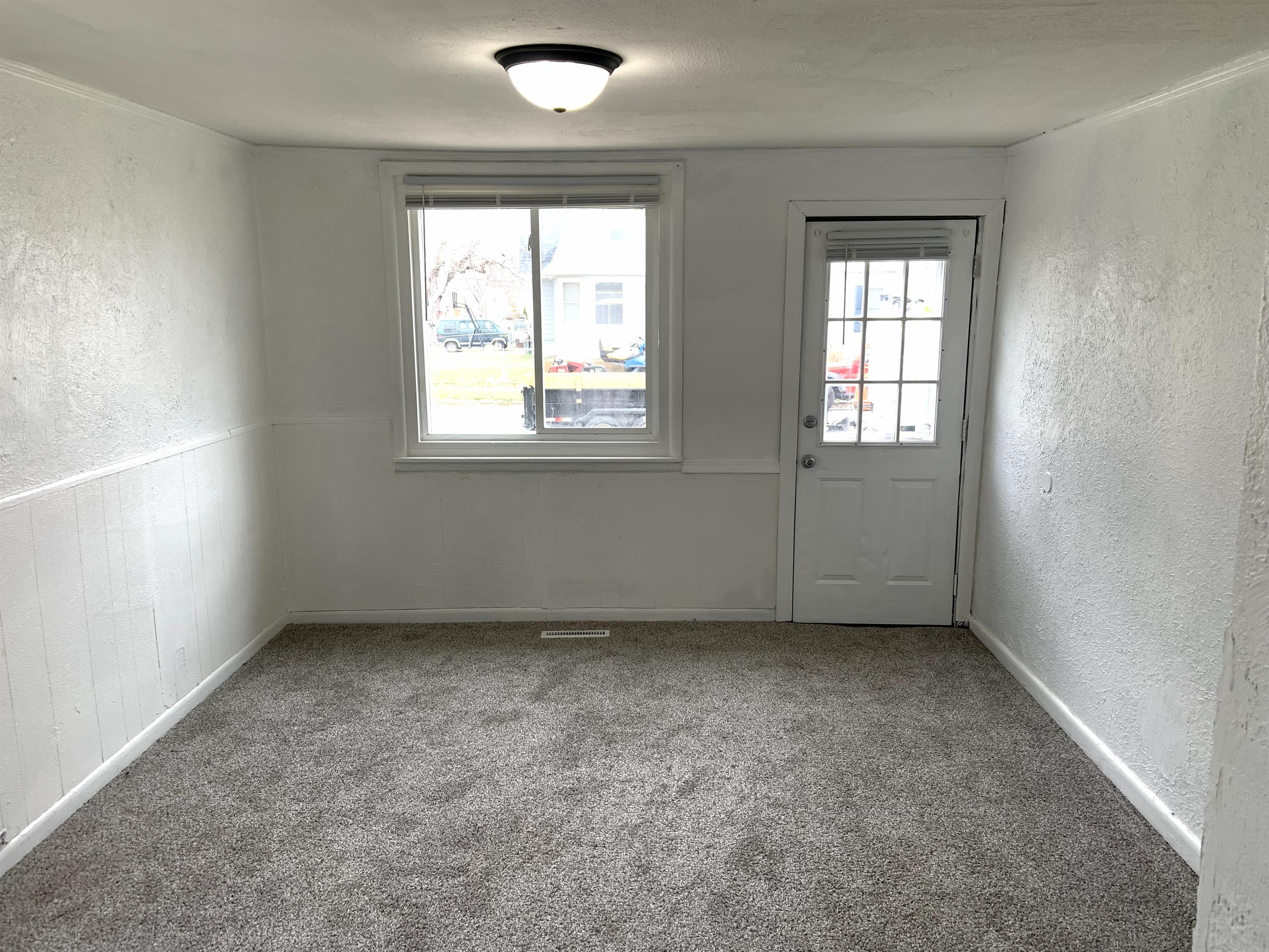827 7Th Avenue – photo 3
