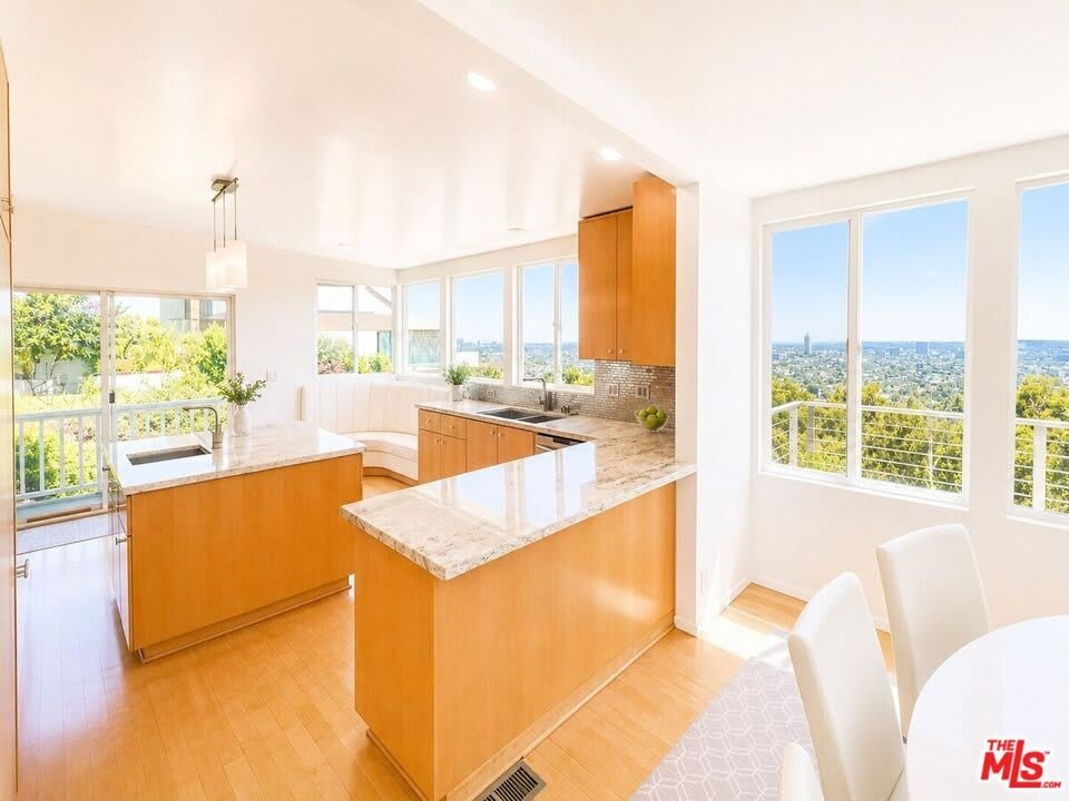 8376 Hollywood Blvd – photo 5