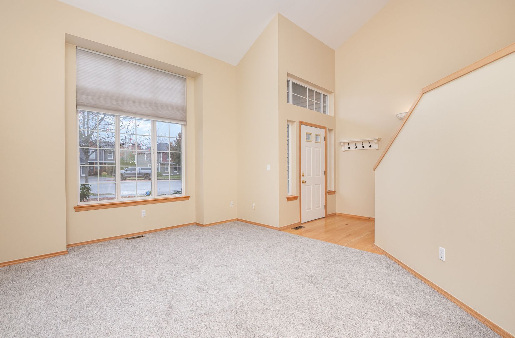 4 Bd/2.5 Ba Renton Home – photo 3