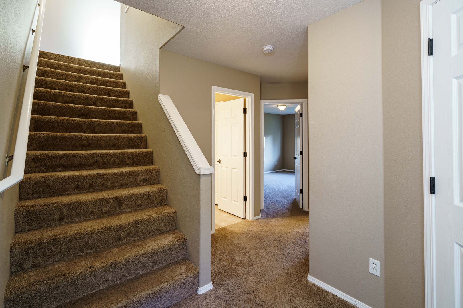 3 Bedroom 2.5 Bath Duplex -Quick Easy Access to SR 14 – photo 2