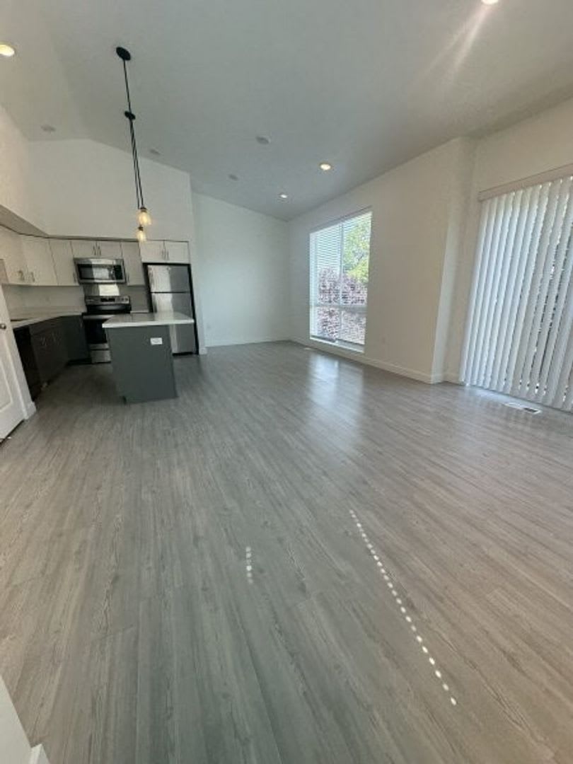 A New Season Starts Here! 4 Weeks Rent Free + $0 Down Deposit OAC – photo 4