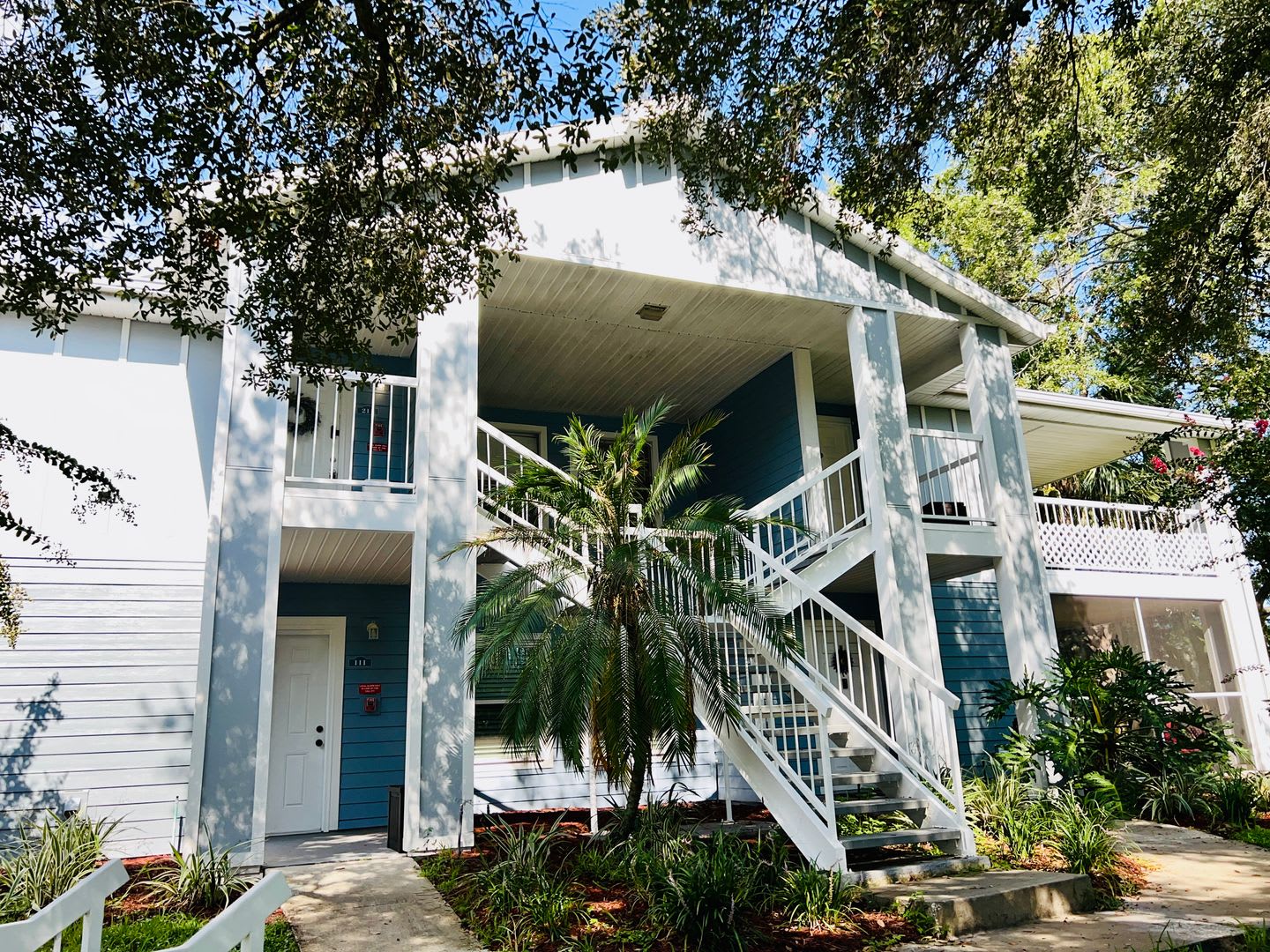 Move In Now New Laminate Plank Flooring Fresh Paint Spacious 2Nd Floor 2Bd 2Ba Condo In Gated Community Large Screened In Balcony – photo 1