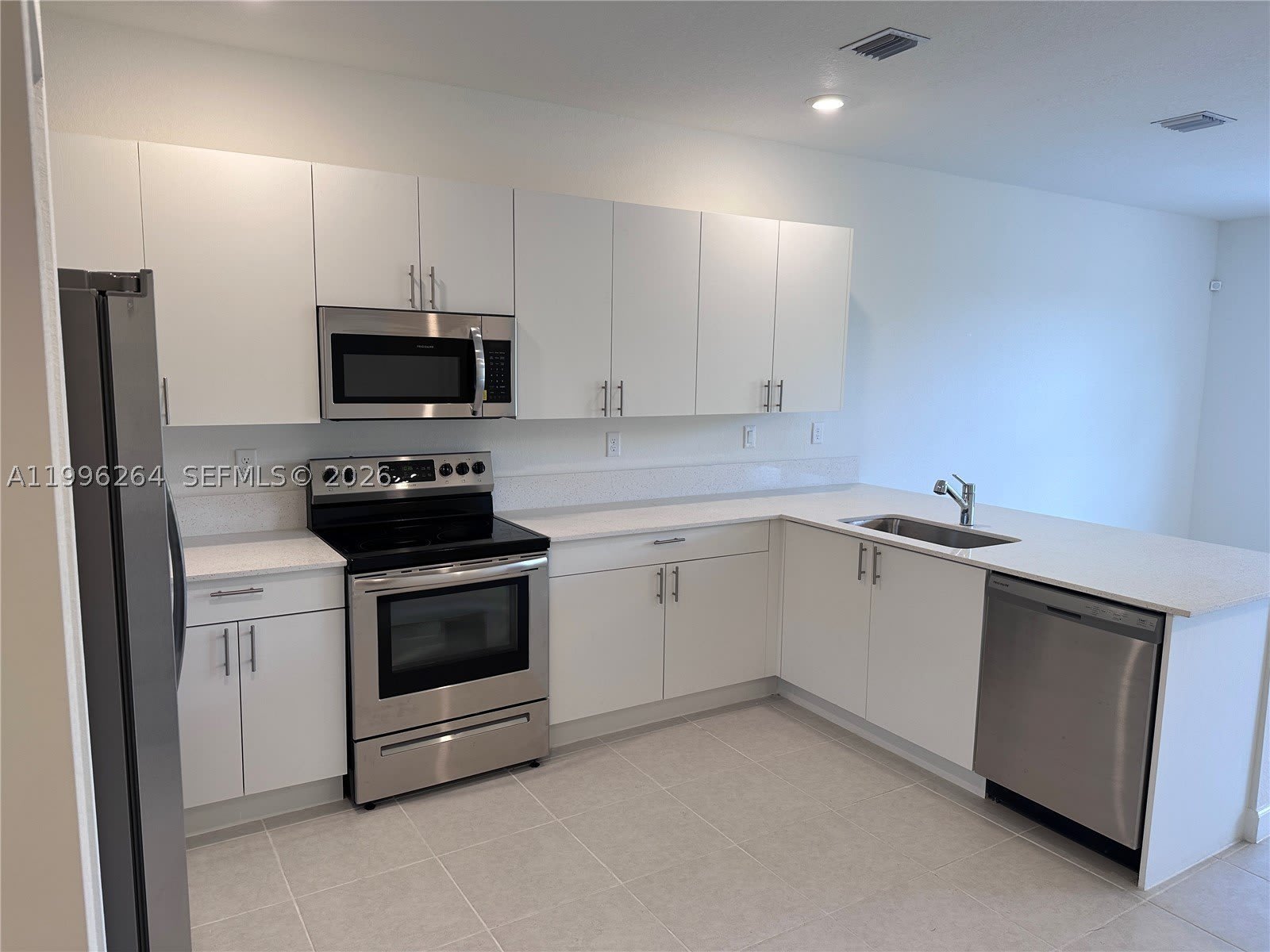 2671 SE 10th St – photo 2