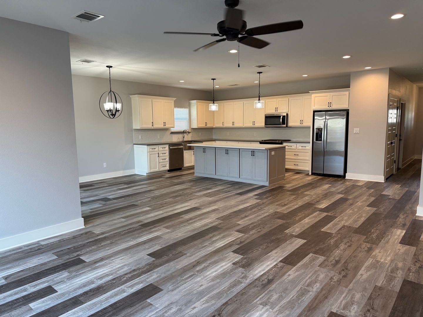BEAUTIFUL CUSTOM HOME FOR LEASE! 3/2/2 COTTAGES AT MAGNOLIA VILLAGE SHERMAN TX – photo 4