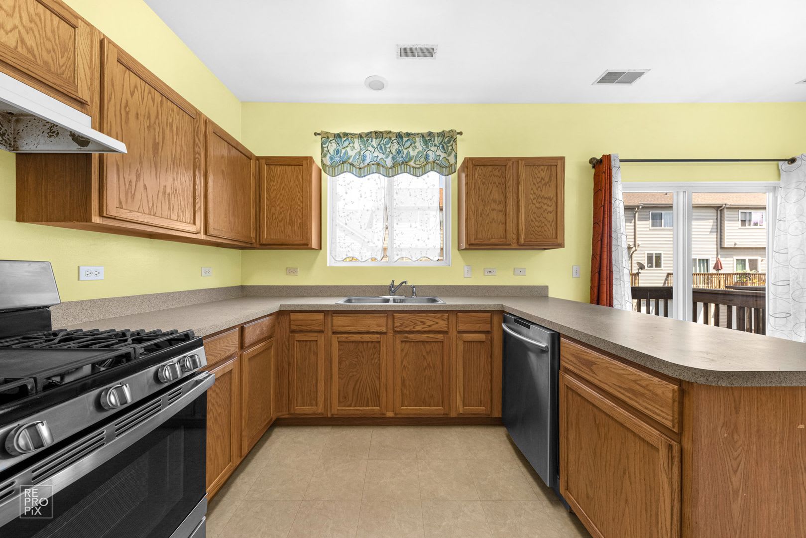 Grayslake Rental 2 Bedroom 2 5 Bathroom Townhome Cherry Creek Subdivision – photo 3
