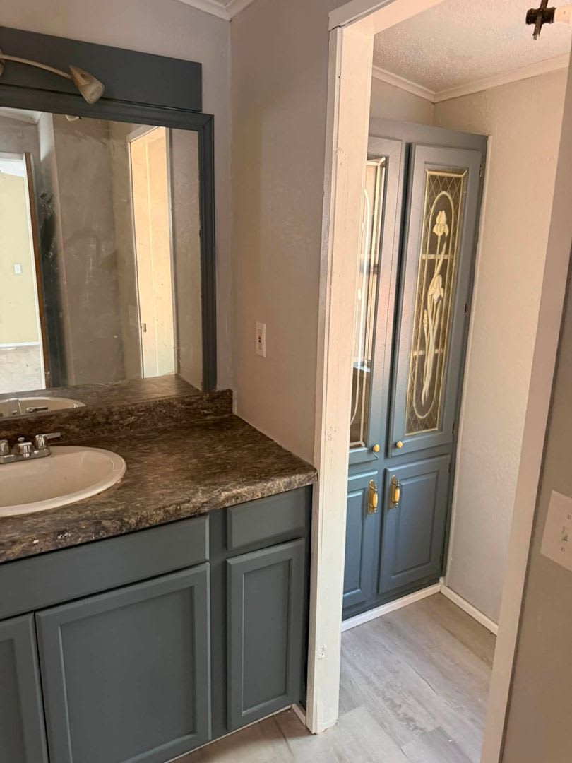 Newly Remodeled 2BD/2BA Trailer home $1450 a month, available 8/26 for year-long lease – photo 3
