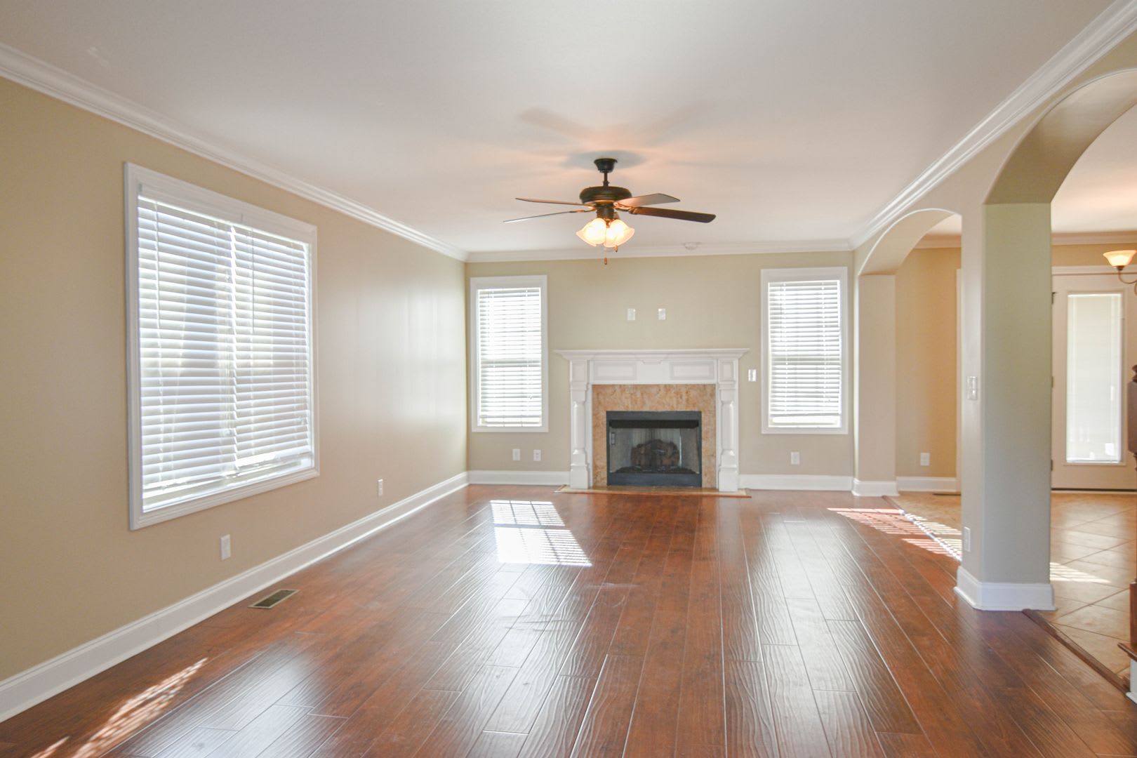 Pet Friendly Three Bedroom with Bonus! – photo 2