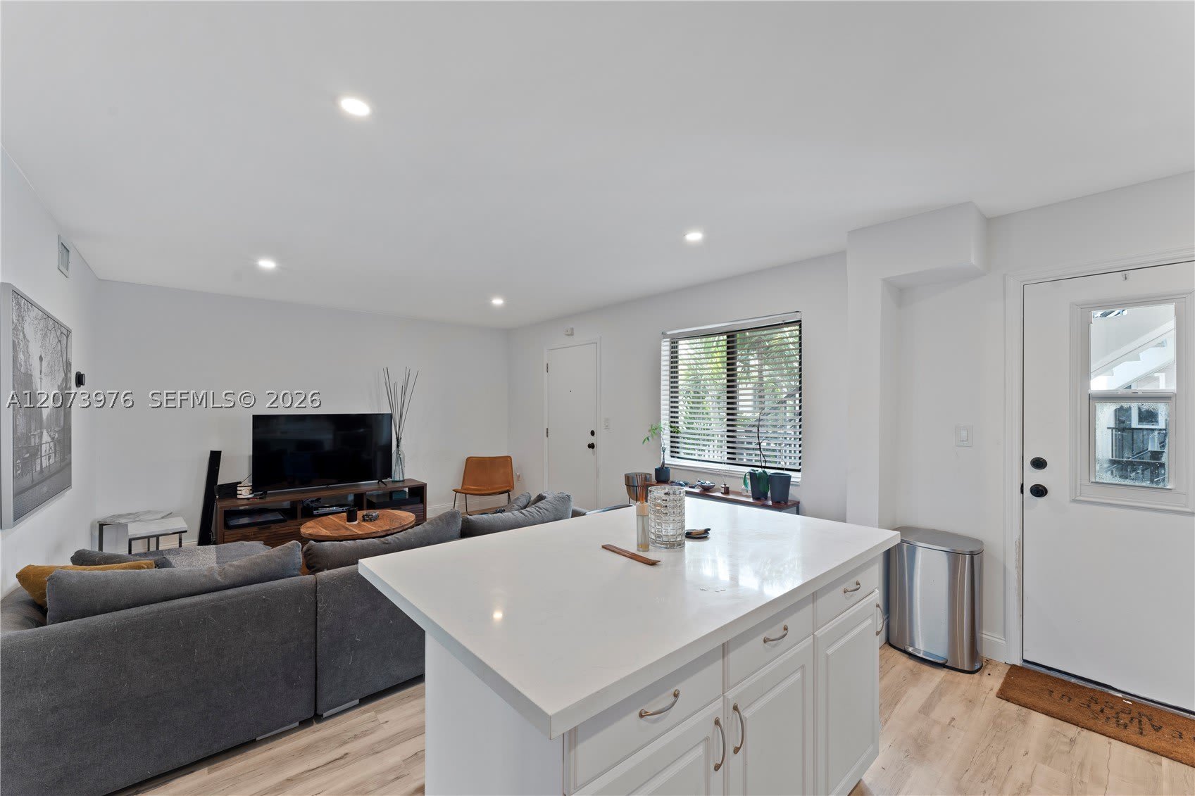 3242 Mary St – photo 5