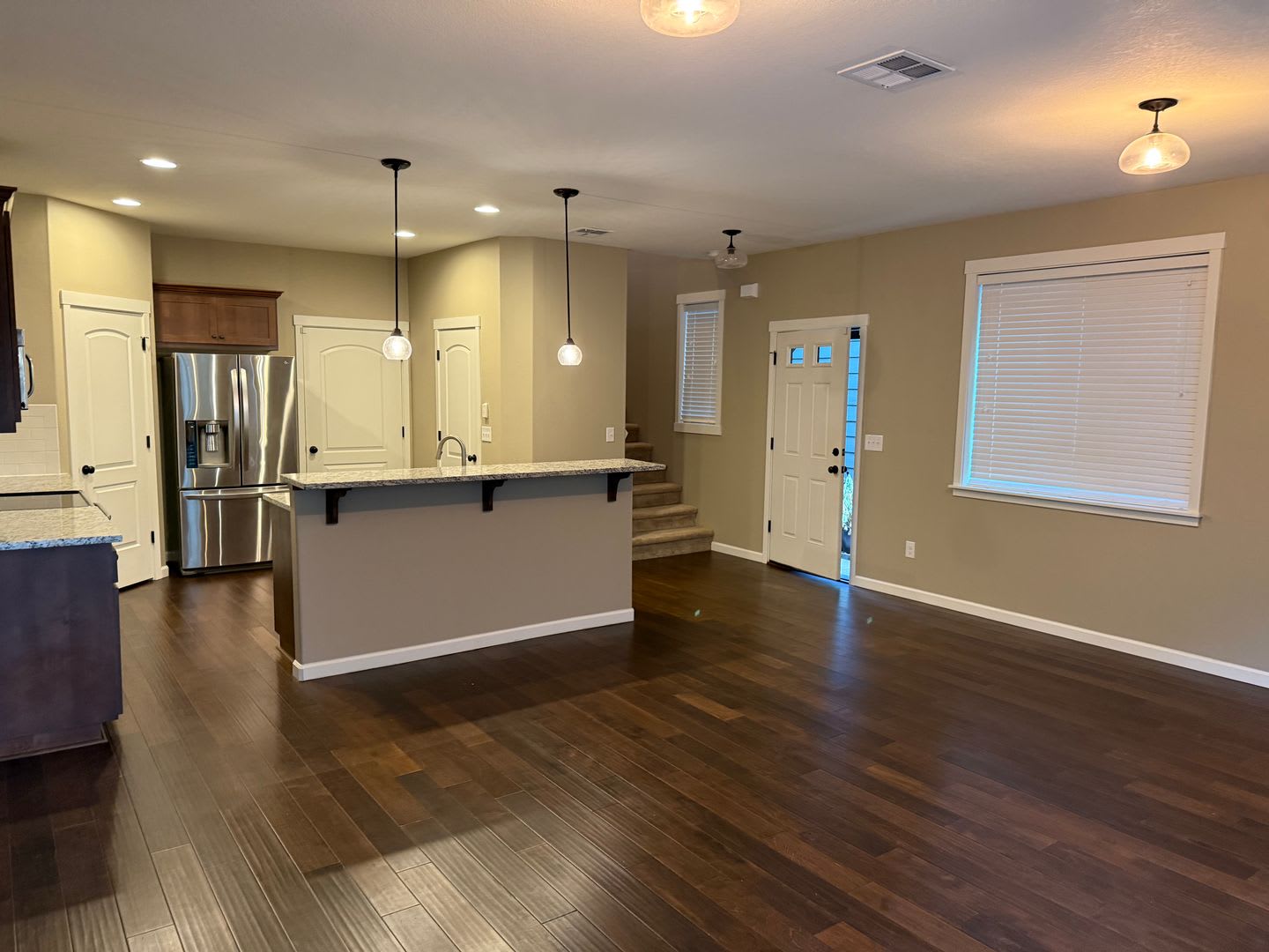 Beautiful 3 Bedroom House with High Ceilings, 2 Car Garage, Great Location & More! – photo 5