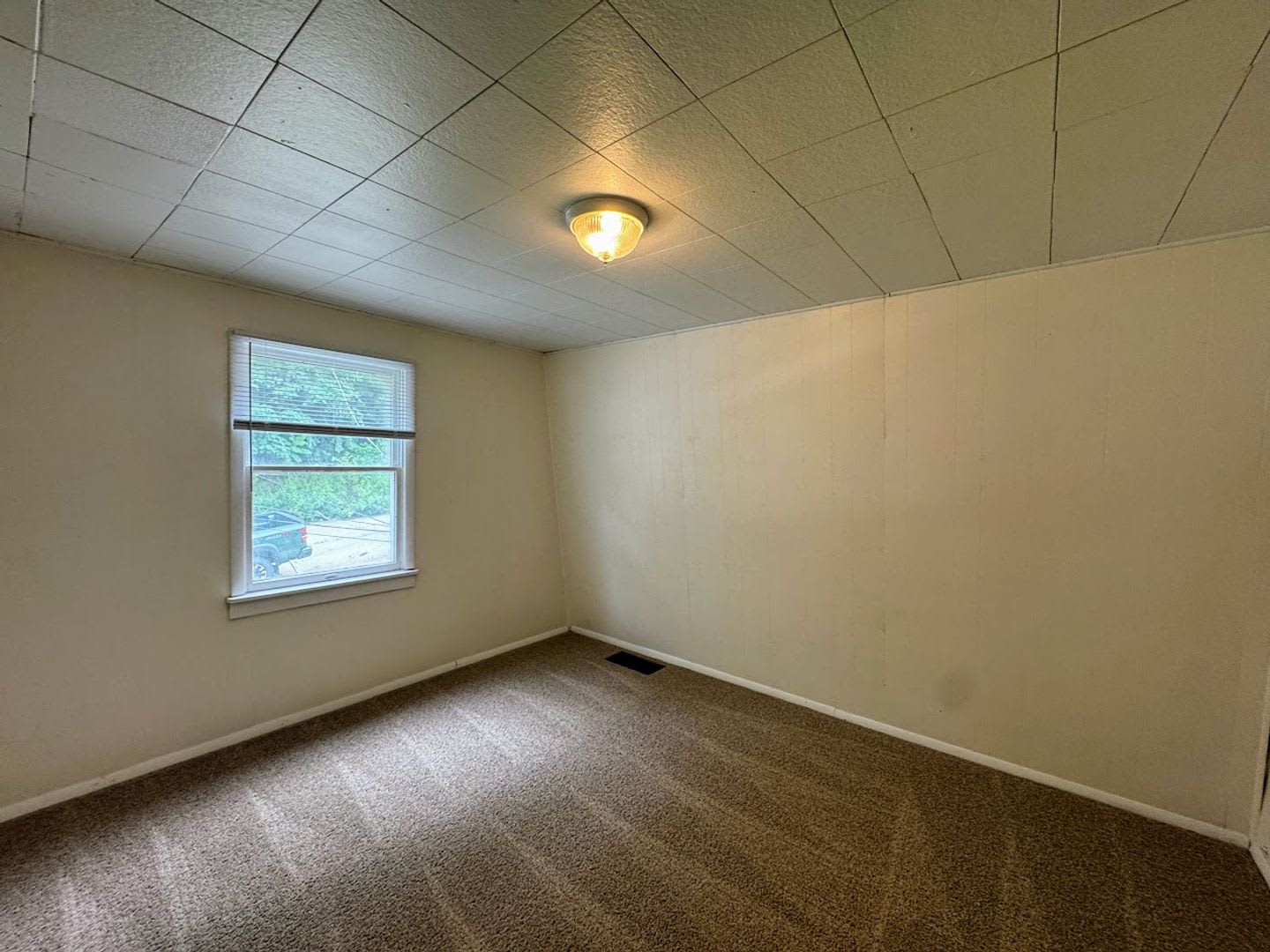 Updated 2/3 Bedroom Home in Pitcairn! – photo 2