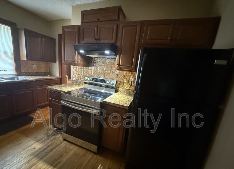 2646 Dupont Avenue North – photo 2