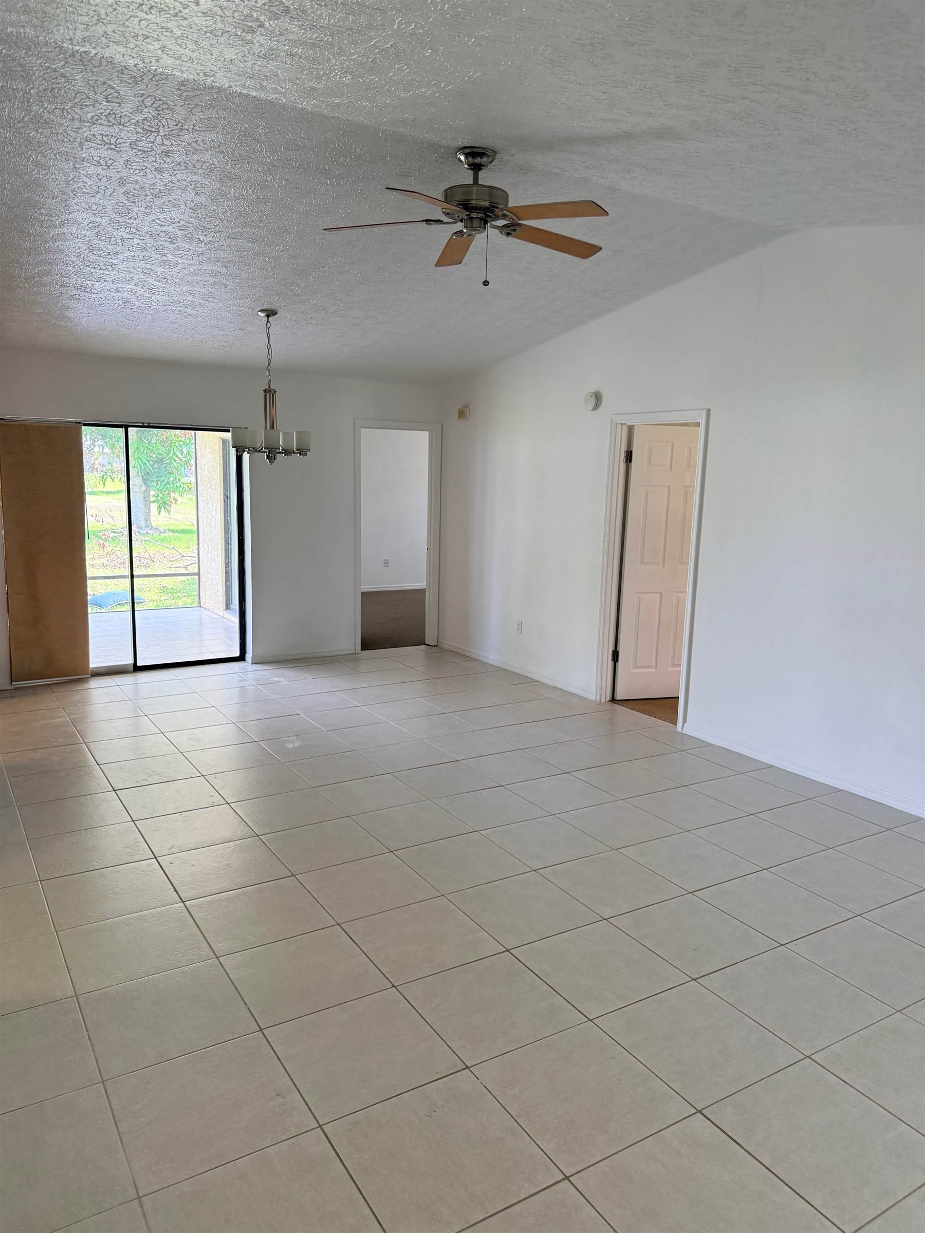 508 Nw Azalea Avenue – photo 2