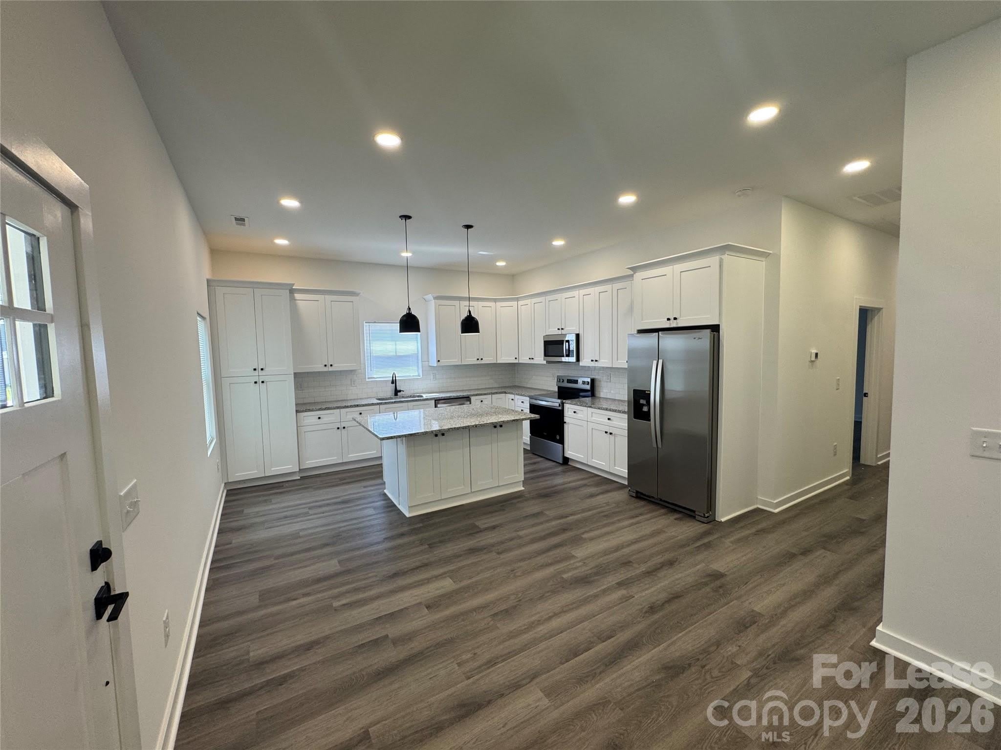 331 E Lowrance Avenue – photo 3