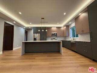 6532 Varna Avenue – photo 4