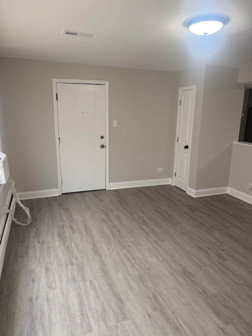 Stunning 2Bd 1Ba Unit In Chicago S Beverly Area – photo 5
