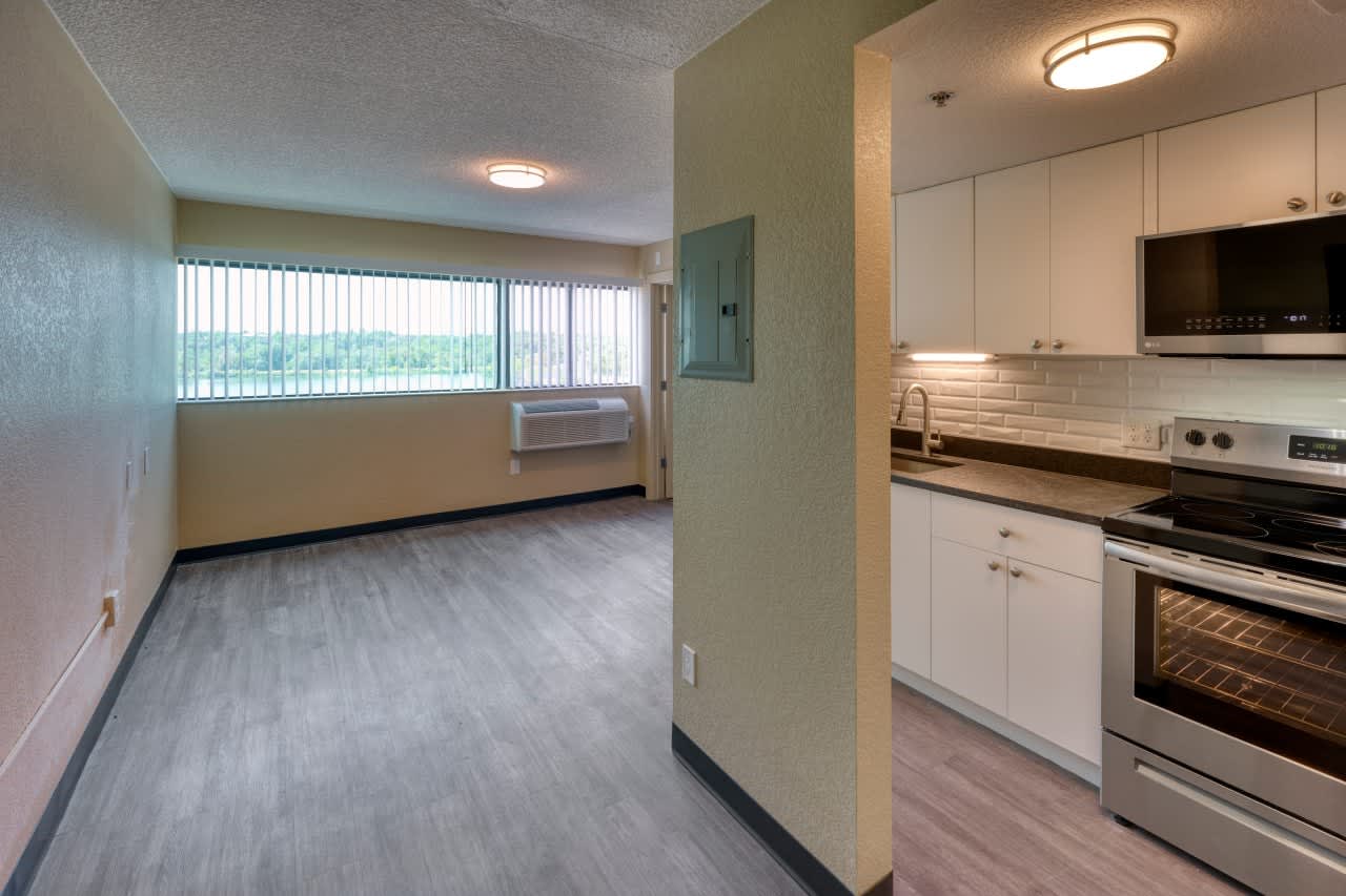 Tabor Lake Apartments – photo 2