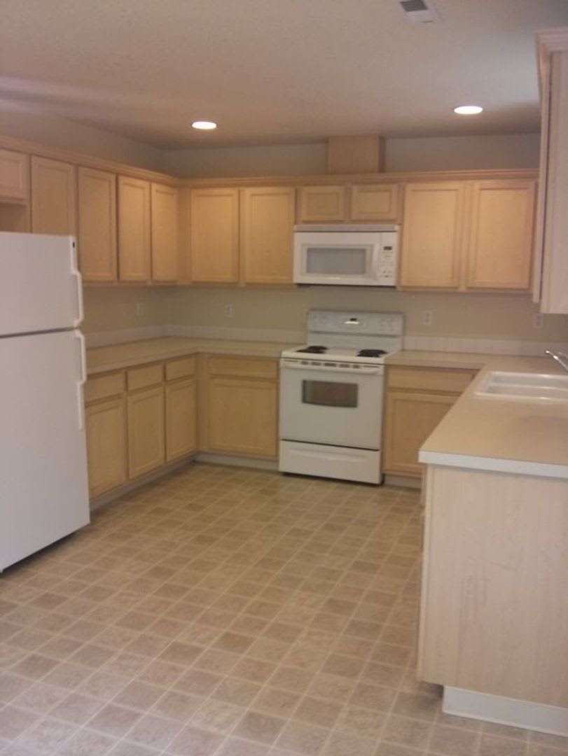 Stylish Three Bedroom Townhome In Camas!! – photo 3