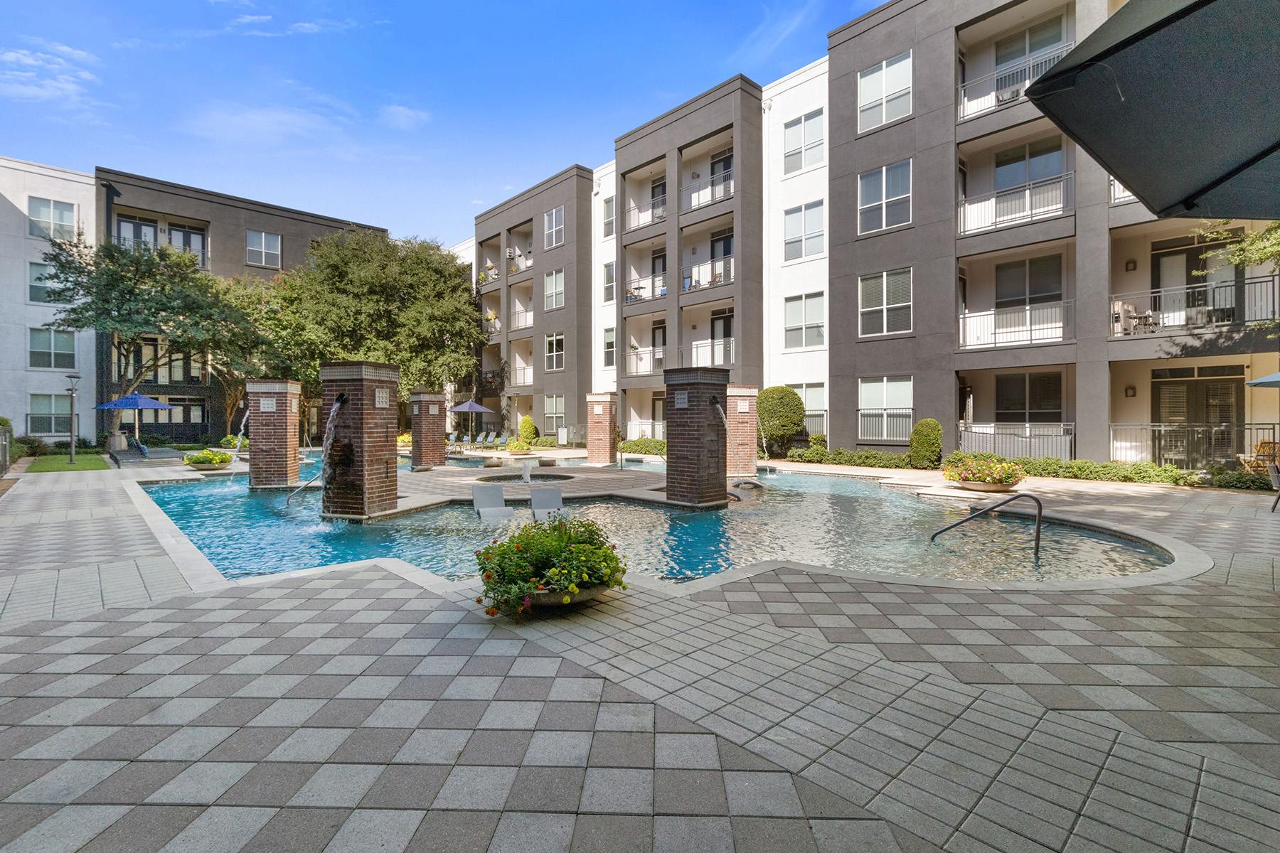 Icon at Ross Apartments – photo 4