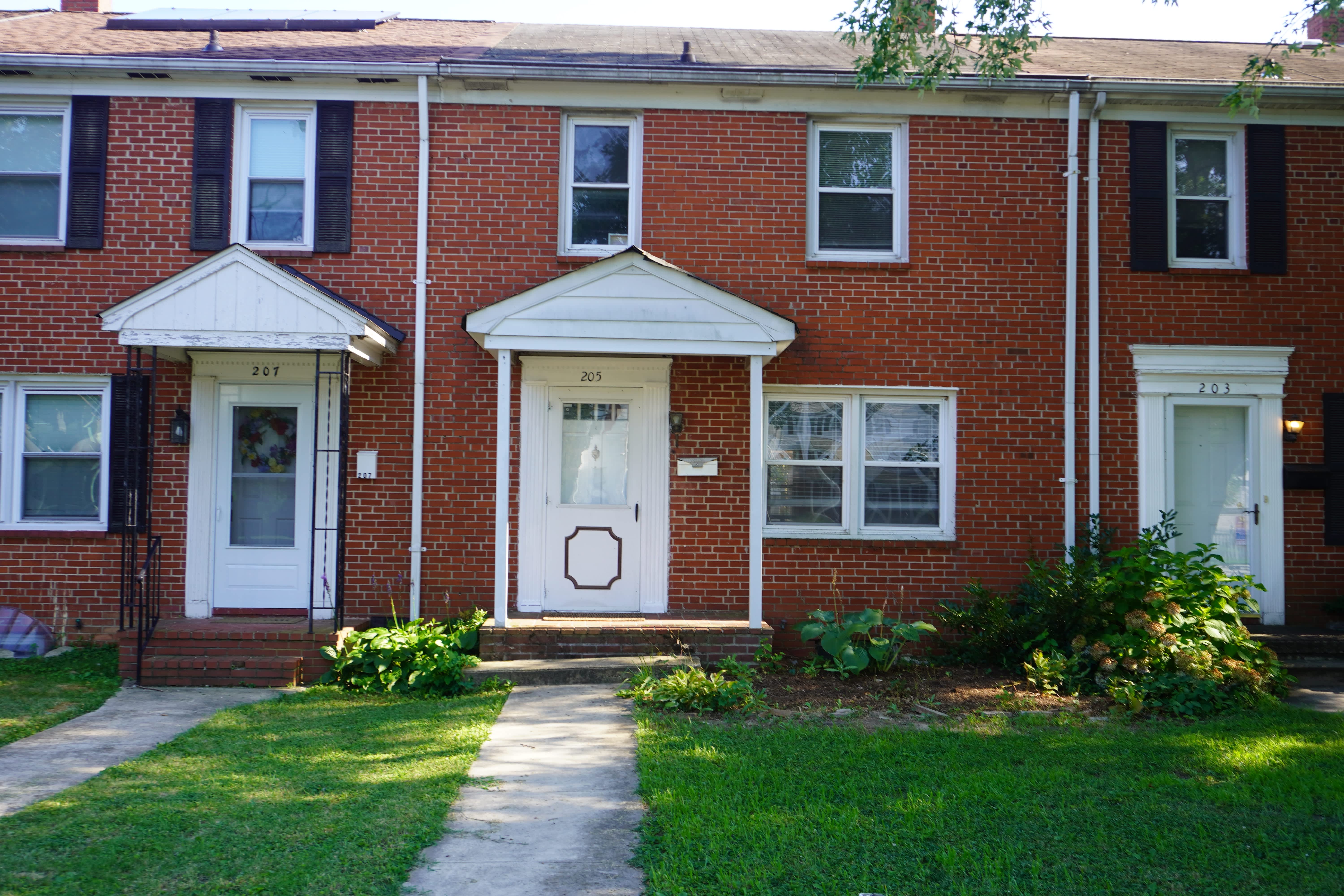 205 Burke Ave – photo 1