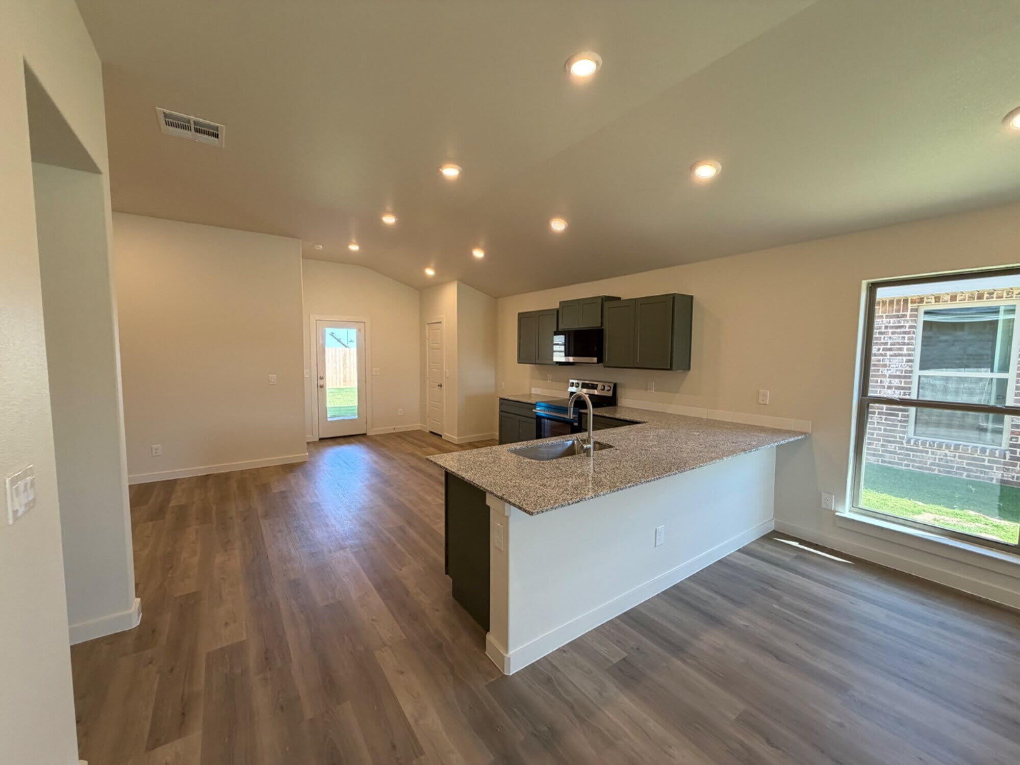 2407 Helena Avenue – photo 4