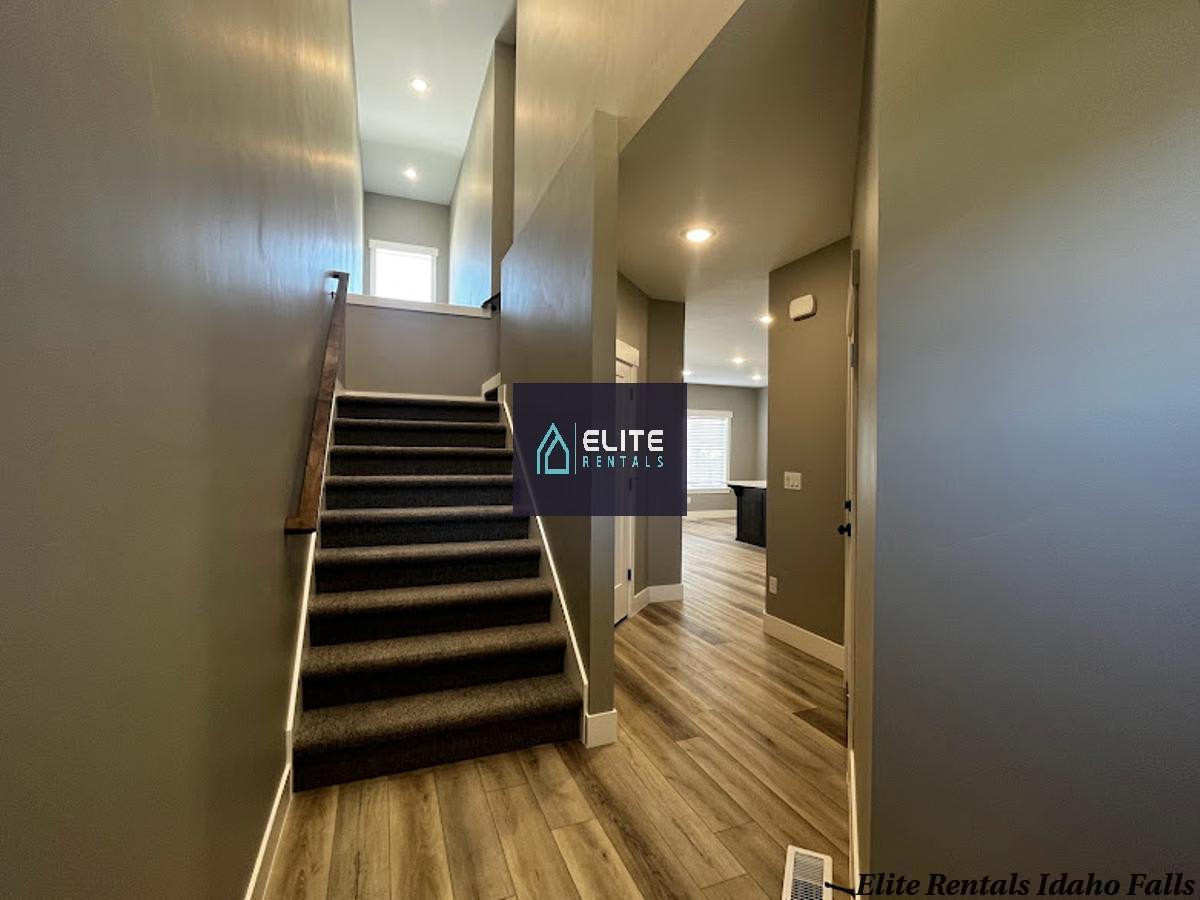 3893 Judy St – photo 3