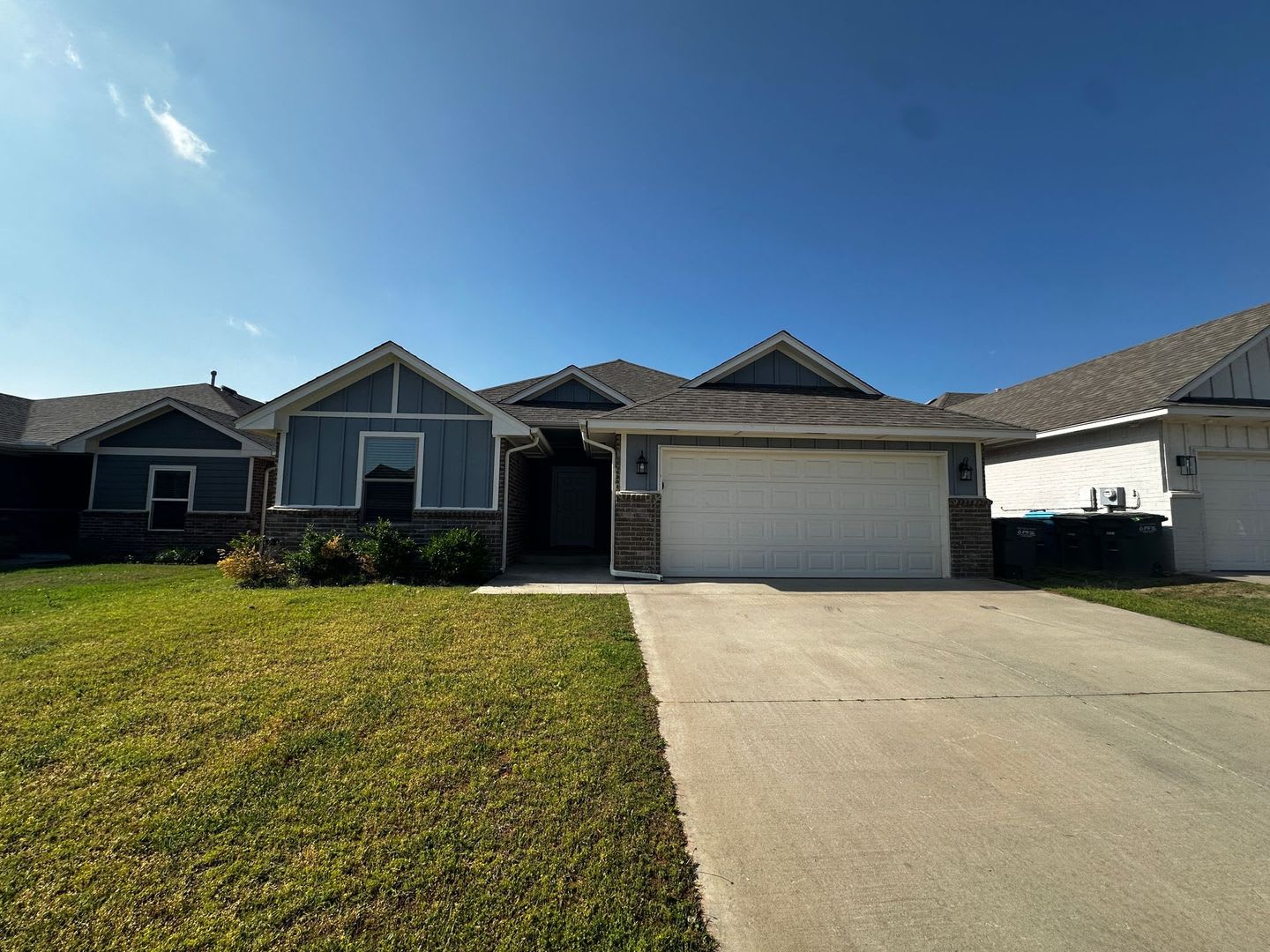 3 Bedroom 2 Bath 2 Car Garage – photo 2